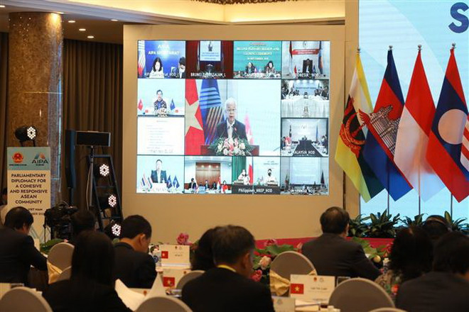 Chủ nhiệm Ủy ban Văn hóa, Giáo dục, Thanh thiếu niên và Nhi đồng của Quốc hội Việt Nam Phan Thanh Bình báo cáo tại phiên họp. (Ảnh: Văn Điệp/TTXVN) Thông qua Thông cáo chung Đại hội đồng AIPA lần thứ 41 ảnh 3