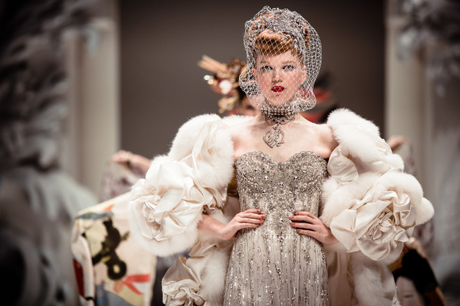 Chờ đợi bộ sưu tập tuyệt tác của “Bà hoàng áo cưới" Yumi Katsura ảnh 2