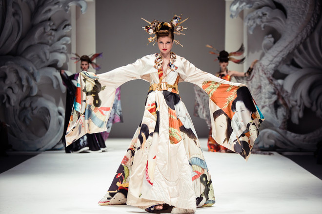 Chờ đợi bộ sưu tập tuyệt tác của “Bà hoàng áo cưới" Yumi Katsura ảnh 1