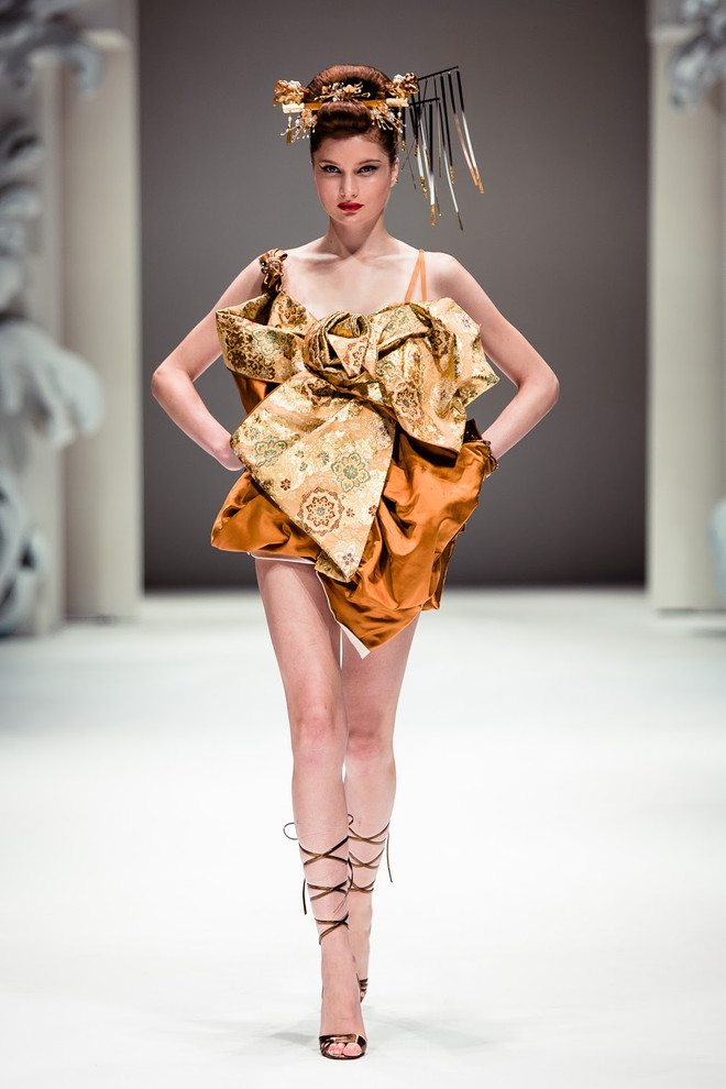 Chờ đợi bộ sưu tập tuyệt tác của “Bà hoàng áo cưới" Yumi Katsura ảnh 7