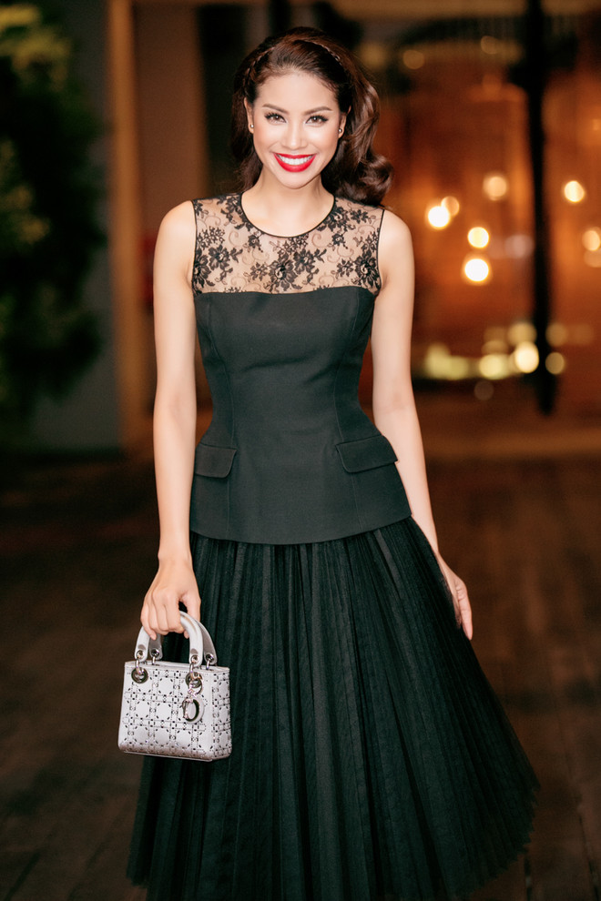 Hoa hậu Phạm Hương ấn tượng với phong cách cổ điển quý phái ảnh 7