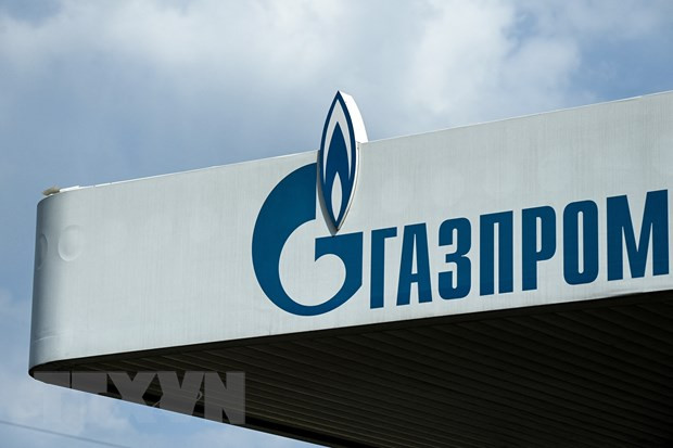 Biểu tượng Tập đoàn dầu khí Gazprom tại một trạm xăng ở Moskva. (Ảnh: AFP/TTXVN) Gazprom chưa nhận được tuabin cho đường ống Nord Stream 1 ảnh 1