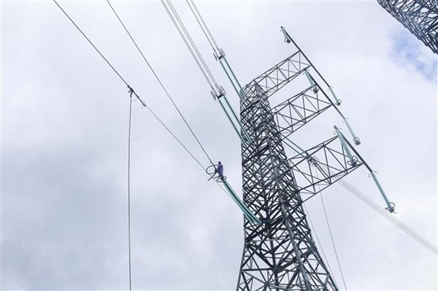(Ảnh: Trần Lê Lâm/TTXVN) Đường dây 500 kV Vũng Áng-Quảng Trạch sẵn sàng đóng điện kỹ thuật ảnh 1
