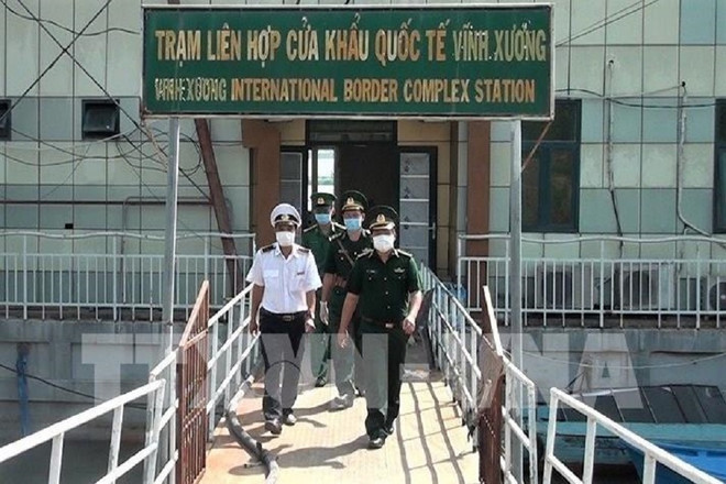 Cửa khẩu quốc tế Vĩnh Xương. (Ảnh: TTXVN) An Giang khai thác lợi thế phát triển kinh tế biên mậu ảnh 2