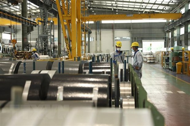 Sản xuất thép cuộn xuất khẩu tại Công ty TNHH Thép JFE Shoji Hải Phòng, vốn đầu tư Nhật Bản, tại Khu công nghiệp đô thị VSIP Hải Phòng. (Ảnh: Danh Lam/TTXVN) Giá thép liên tiếp giảm mạnh, doanh nghiệp chưa hết khó ảnh 1