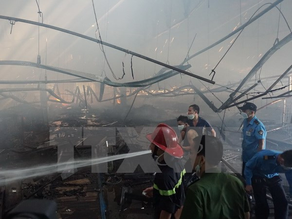 Cháy lớn thiêu rụi 4.000m2 tại công ty in bao bì, thiệt hại 50 tỷ đồng ảnh 1