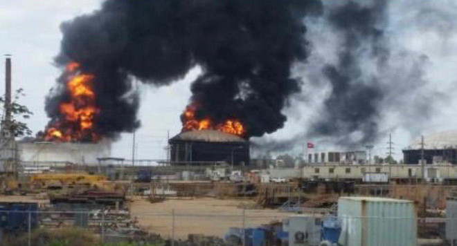 Nổ lớn tại nhà máy xử lý dầu thô nặng của Venezuela, khói nghi ngút ảnh 1