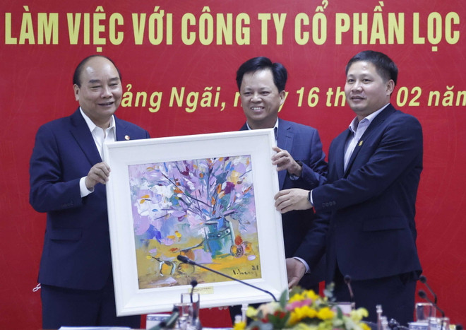 Chủ tịch nước thăm, tặng quà công nhân Công ty lọc hóa dầu Bình Sơn ảnh 2