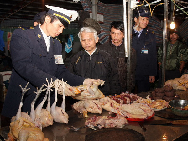 Tịch thu và tiêu hủy nhiều thực phẩm không an toàn ảnh 1