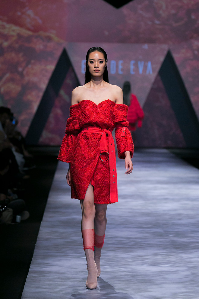 Những câu chuyện xúc động về môi trường trên sàn diễn thời trang ảnh 11