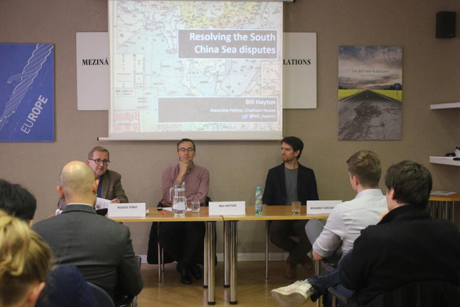 Các chuyên gia lên án Trung Quốc vi phạm luật pháp quốc tế ở Biển Đông ảnh 2