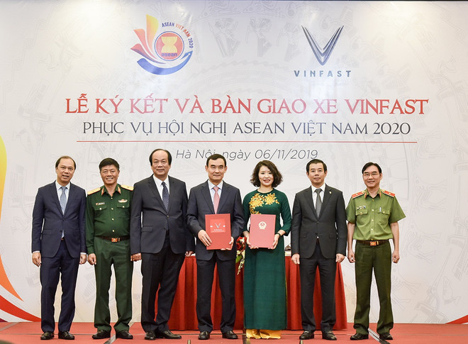 Bàn giao xe ôtô phục vụ các hội nghị trong Năm ASEAN 2020 ảnh 1