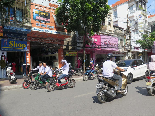 Học sinh vi phạm an toàn giao thông nhiều lần sẽ bị buộc thôi học ảnh 1