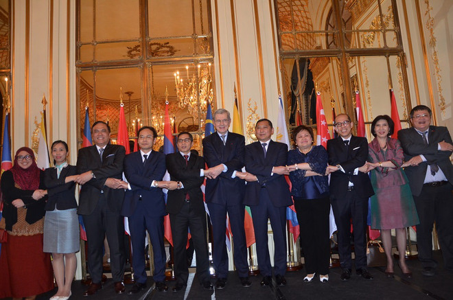 Gặp mặt thân mật chào mừng sự ra đời của cộng đồng ASEAN ảnh 1