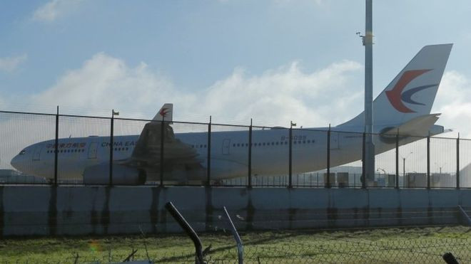 Máy bay của hãng hàng không China Eastern phải hạ cánh khẩn cấp. (Nguồn: Reuters) Máy bay của China Eastern hạ cánh khẩn cấp xuống Australia ảnh 1