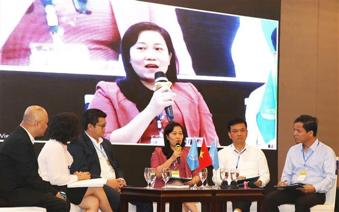 Bà Đỗ Thị Minh Hoa (giữa), quyền Chủ tịch Ủy ban Nhân dân tỉnh Bắc Kạn trao đổi tại hội thảo. (Ảnh: Tiên Minh/TTXVN) Đánh giá chương trình quốc gia của Việt Nam về phát triển nông nghiệp ảnh 2