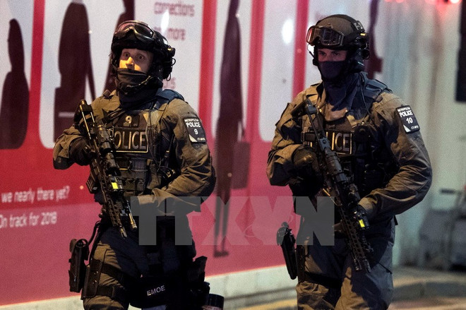 Cảnh sát London. (Nguồn: AFP/TTXVN) Bắt giữ một phụ nữ nghi liên quan tới tấn công khủng bố ở Anh ảnh 1