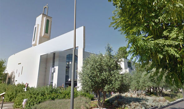 Pháp điều tra vụ cố đâm xe trước đền thờ Hồi giáo tại Creteil ảnh 1