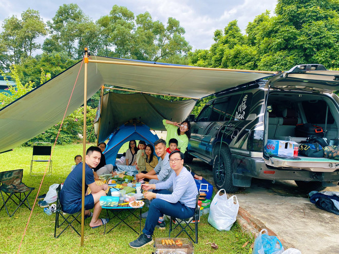 Du khách Việt bắt đầu xê dịch hậu giãn cách. (Ảnh: CTV/Vietnam+) Lữ hành được giảm 80% tiền ký quỹ kinh doanh đến hết năm 2023 ảnh 1