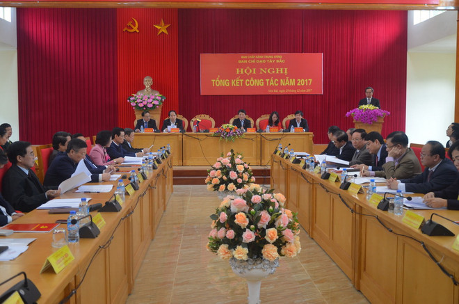 Ông Nguyễn Văn Bình, Ủy viên Bộ Chính trị, Bí thư Trung ương Đảng, Trưởng Ban Kinh tế Trung ương, Trưởng Ban Chỉ đạo Tây Bắc chủ trì Hội nghị. (Ảnh: Tuấn Anh/TTXVN) Tiếp tục tạo điều kiện cho vùng Tây Bắc phát triển bền vững ảnh 1