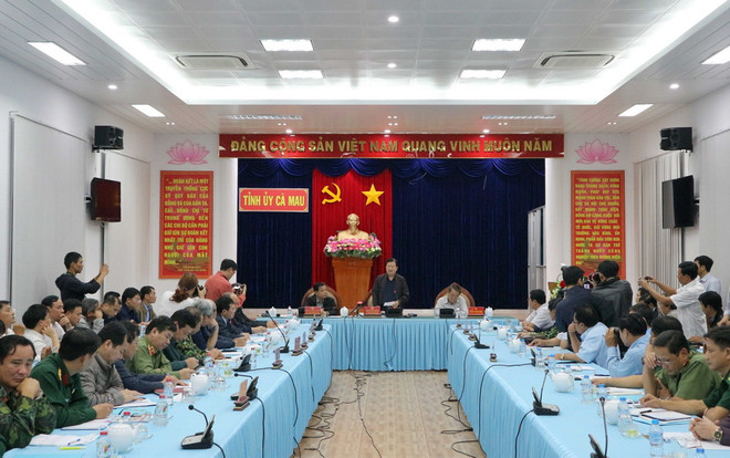Phó Thủ tướng Trịnh Đình Dũng thị sát công tác phòng chống bão ảnh 2