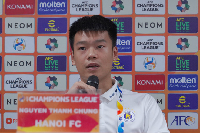 Hậu vệ Nguyễn Thành Chung cho biết Hà Nội FC đặt mục tiêu giành được 3 điểm đầu tiên tại đấu trường châu lục. (Ảnh: Việt Anh/Vietnam+) Hà Nội FC đặt mục tiêu giành 3 điểm đầu tiên tại AFC Champions League ảnh 1