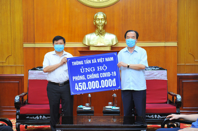 TTXVN ủng hộ 450 triệu đồng cho công tác phòng, chống dịch COVID-19 ảnh 2