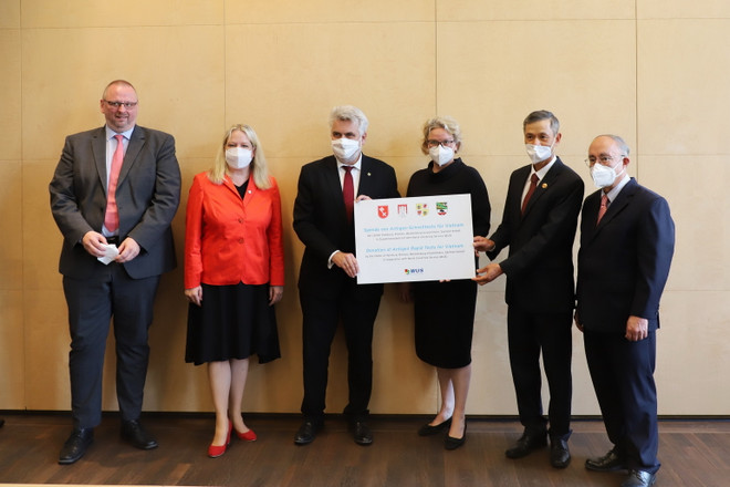 Các bang Đức tặng hàng trăm nghìn bộ xét nghiệm COVID-19 cho Việt Nam ảnh 1