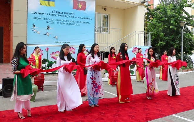 Lễ khai trương Văn phòng lãnh sự danh dự Việt Nam tại Odessa. (Ảnh: TTXVN phát) Ukraine: Khai trương văn phòng lãnh sự danh dự Việt Nam tại Odessa ảnh 1