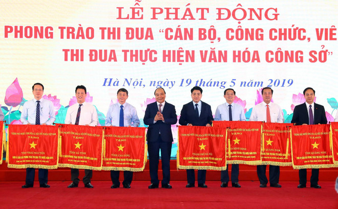 Thủ tướng: "Cần xóa bỏ văn hóa sáng cắp ô đi, chiều cắp ô về" ảnh 1