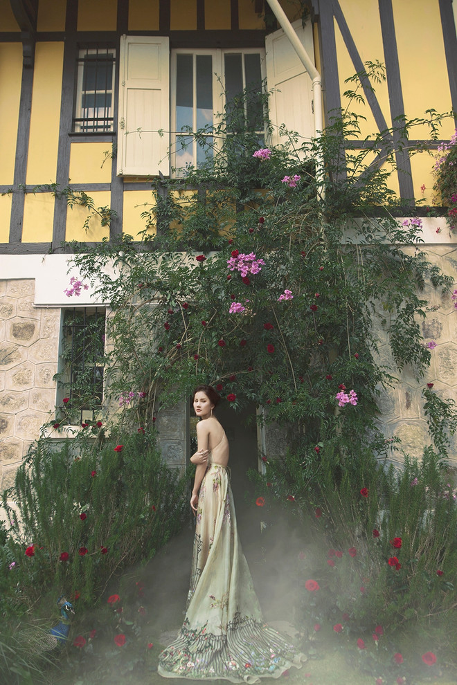 Những thiết kế bay bổng như bước ra từ cổ tích của Trần Hùng ảnh 6