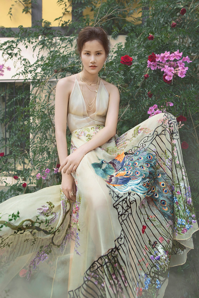 Những thiết kế bay bổng như bước ra từ cổ tích của Trần Hùng ảnh 9