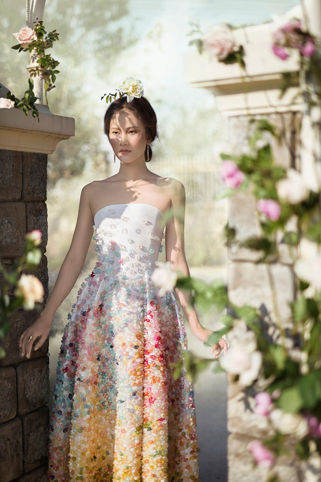 Những thiết kế bay bổng như bước ra từ cổ tích của Trần Hùng ảnh 3