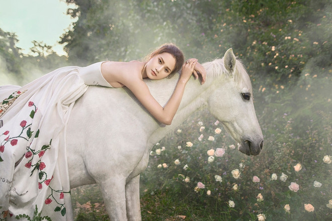 Những thiết kế bay bổng như bước ra từ cổ tích của Trần Hùng ảnh 12