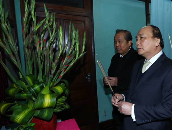 Thủ tướng Nguyễn Xuân Phúc dâng hương, tưởng nhớ Chủ tịch Hồ Chí Minh ảnh 1