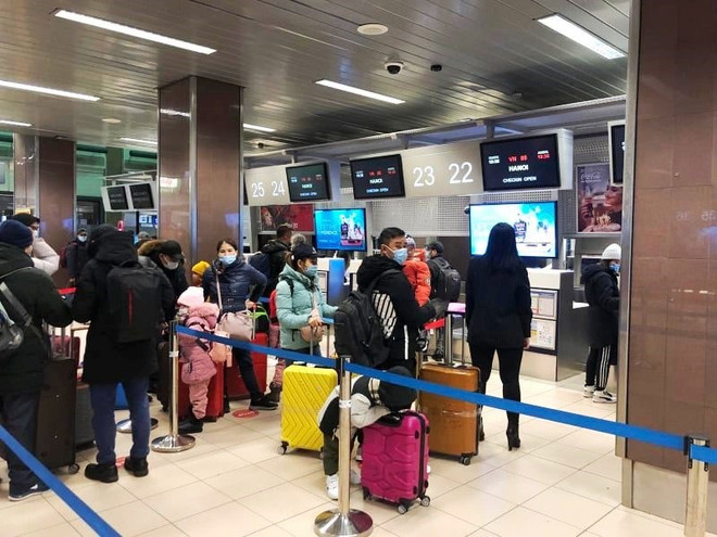 Đón công dân về từ vùng chiến sự Ukraine: Thấm đượm nghĩa đồng bào ảnh 1