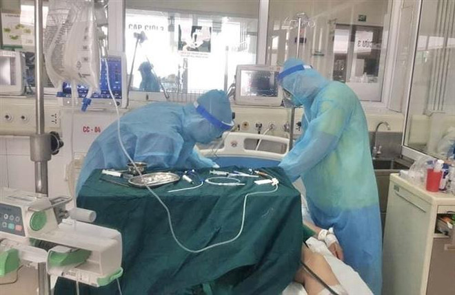 Nỗ lực đưa bệnh nhân COVID-19 thoát khỏi 'lưỡi hái tử thần' ảnh 1