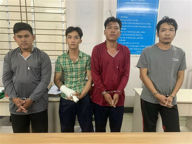Bến Tre: Giết người vì mâu thuẫn cá nhân, 7 đối tượng bị bắt tạm giam ảnh 1