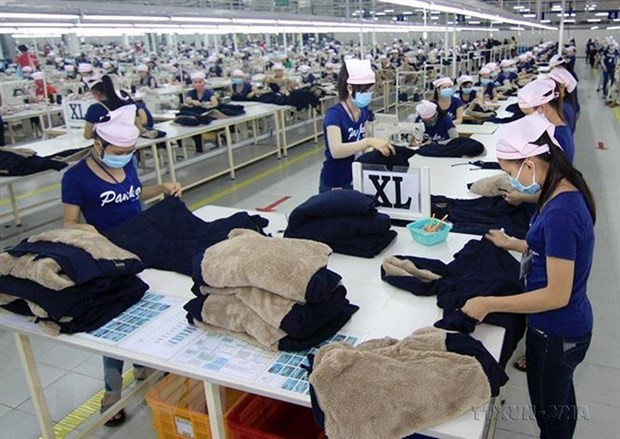 Hoạt động sản xuất tại Bình Dương. (Ảnh: Vũ Sinh/TTXVN) 86% công nhân lao động vào ca, Bình Dương tăng tốc sản xuất ảnh 1