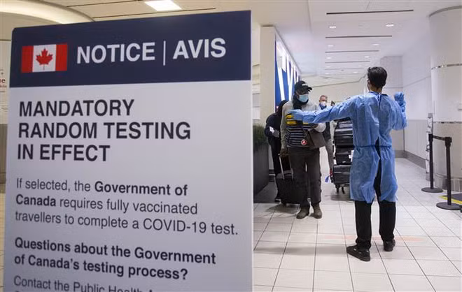 Tỉnh đông dân nhất Canada bãi bỏ hệ thống hộ chiếu vaccine ảnh 1