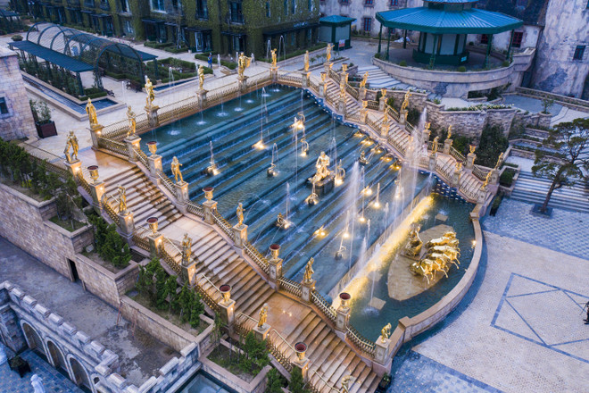 Thác Thần Mặt Trời mới được ra mắt tại Sun World Ba Na Hills, trở thành điểm check-in cực hot khi đến phố biển Đà Nẵng Hè này. Du lịch đã thực sự được 'cởi trói' sau hơn hai năm COVID-19? ảnh 4