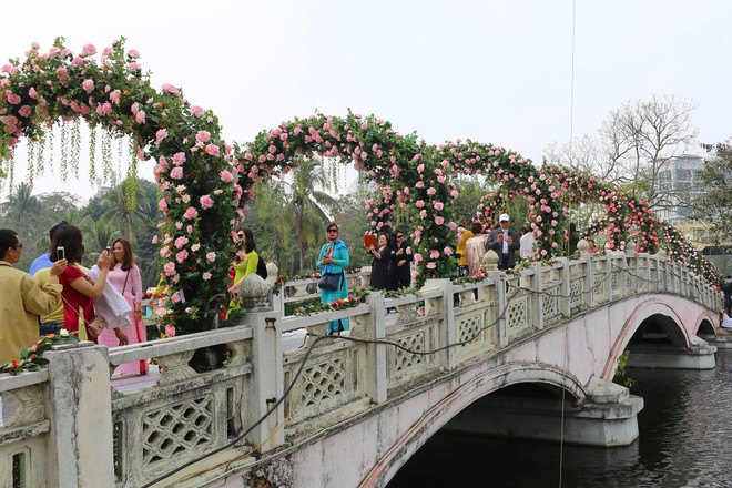 Nhiều người đòi lại tiền vé vì bức xúc với "Lễ hội hoa hồng Bulgaria" ảnh 1