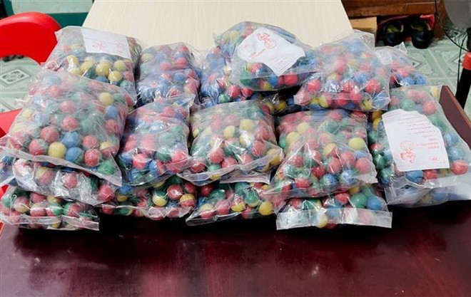 Công an thành phố Hà Nội chỉ cách phân biệt pháo hoa và pháo hoa nổ ảnh 1