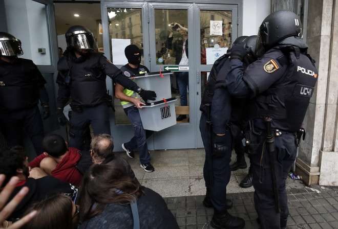 EU kêu gọi đối thoại chính trị để giải quyết khủng hoảng Catalonia ảnh 1