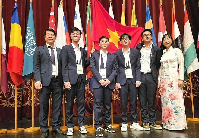 Đội tuyển Việt Nam đạt thành tích cao tại Olympic Sinh học quốc tế 2022. (Ảnh: TTXVN phát) Chắp cánh tài năng để học sinh Việt Nam 'bội thu' ở đấu trường quốc tế ảnh 1