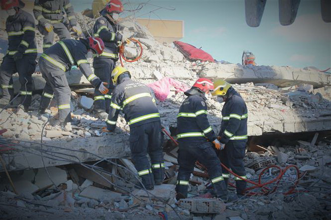 Nghĩa cử quốc tế cao đẹp và tình người trong thảm họa động đất ảnh 1