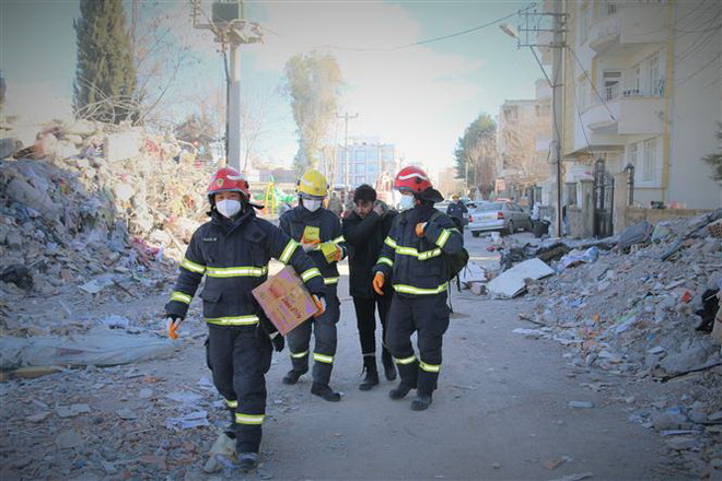 Nghĩa cử quốc tế cao đẹp và tình người trong thảm họa động đất ảnh 2