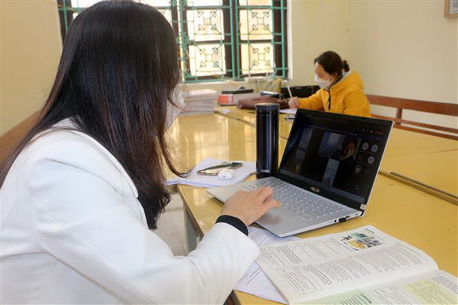 Vụ giáo viên mắc COVID-19 bị trừ điểm thi đua: Bộ Giáo dục lên tiếng ảnh 1