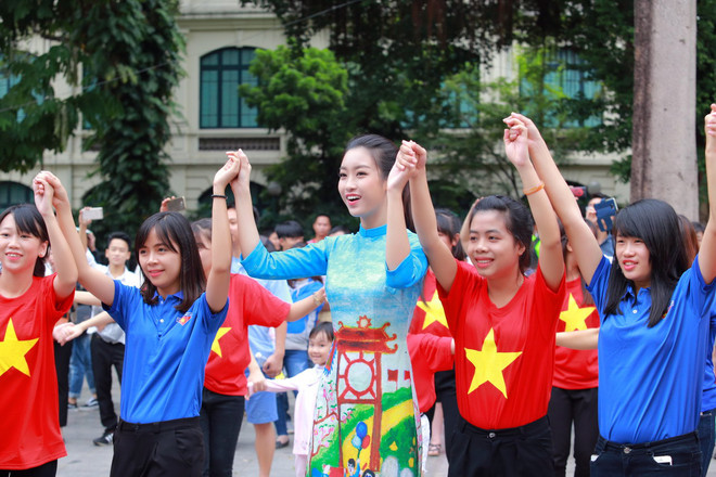 Dàn Hoa hậu cùng hàng ngàn học sinh, sinh viên "Nhảy vì sự tử tế" ảnh 11