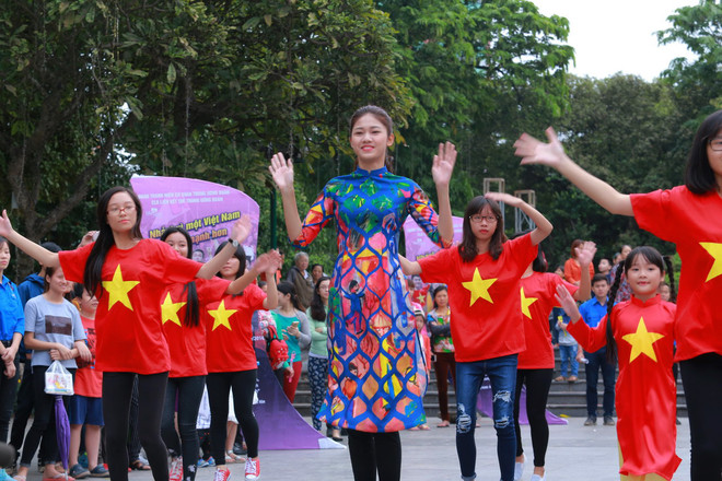 Dàn Hoa hậu cùng hàng ngàn học sinh, sinh viên "Nhảy vì sự tử tế" ảnh 8